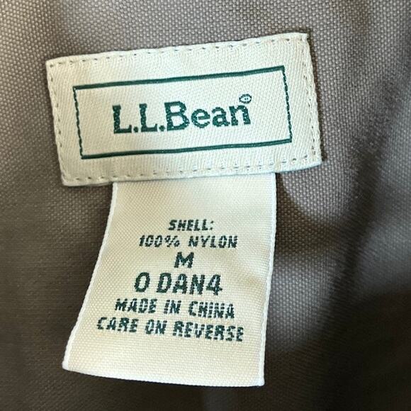 L.L. Bean Mens Shirt Brown Short Sleeve Button Up Chest Pockets 100% Nylon M - Picture 6 of 11